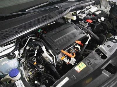 Branco Usado 2022 Peugeot e-2008 Allure SUV | € 25.999 (Caro)