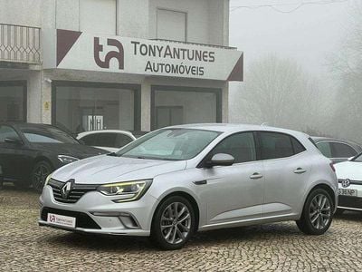 Cinzento Usado 2016 Renault Mégane III | € 15.750