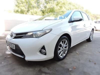 Usado Toyota Auris Comfort 90 HP (66 kW) 2015 Branco Citadino