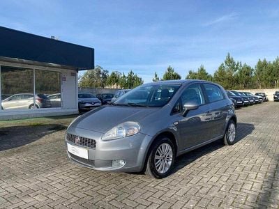 Usado Fiat Grande Punto 75 HP (55 kW) 2009 Cinzento Citadino