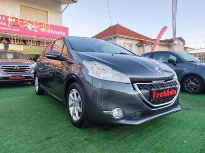 Cinzento Usado 2013 Peugeot 208 Citadino | € 8.980 (Preço justo)