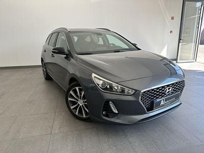 Usado Hyundai i30 Comfort 110 HP (80 kW) 2017 Micron grey (metallic) Carrinha