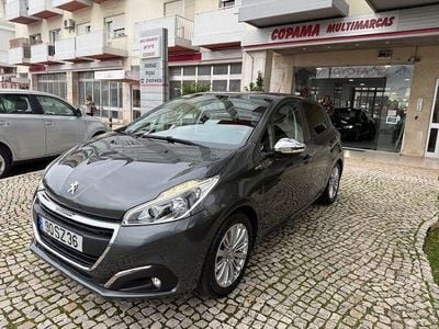 Cinza Usado 2017 Peugeot 208 Style Citadino | € 9.500 (Preço justo)