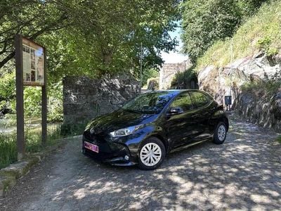 Usado Toyota Yaris Hybrid 92 HP (67 kW) 2022 Preto