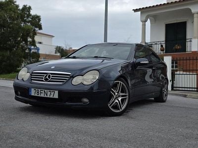 Usado Mercedes C220 143 HP (105 kW) 2003 Coupé