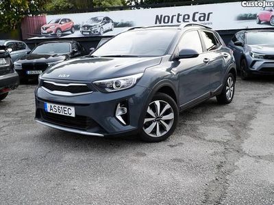 Branco Usado 2022 Kia Stonic SUV | € 12.990 (Preço justo)