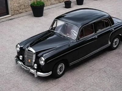 Usado Mercedes 220 100 HP (73 kW) 1956 Preto Sedan