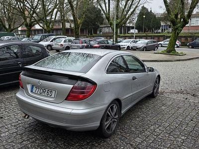 Usado Mercedes C220 150 HP (110 kW) 2003 Coupé
