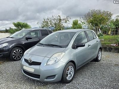Usado Toyota Yaris 90 HP (66 kW) 2010 Cinza Citadino