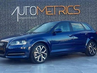 Azul Usado 2011 Audi A3 Attraction Citadino | € 13.450 (Preço elevado)