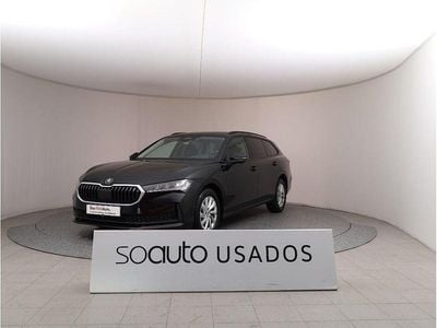 Preto metalizado Usado 2024 Skoda Superb Carrinha | € 29.990 (Preço justo)