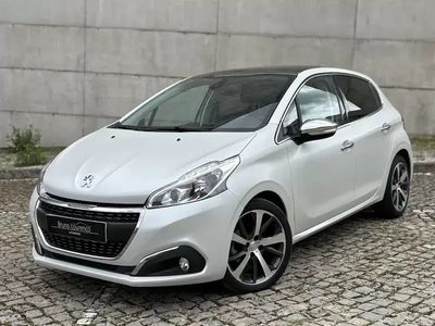 Branco Usado 2016 Peugeot 208 Allure Citadino | € 11.900 (Preço justo)