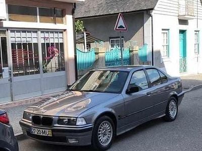 Cinzento Usado 1999 BMW 318 Sedan | € 1.500