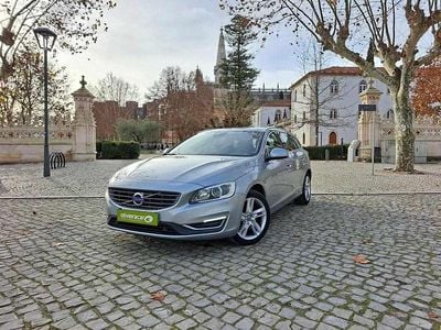 Cinzento Usado 2017 Volvo V60 Carrinha | € 22.950 (Caro)