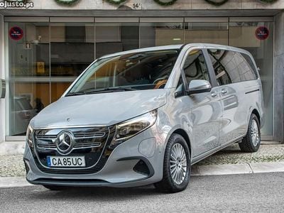 Cinza Usado 2024 Mercedes EQV300 Monovolume | € 71.900