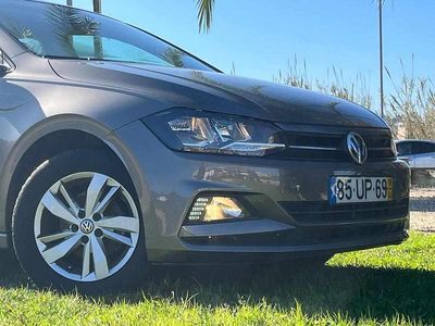Usado VW Polo 76 HP (55 kW) 2018 Cinzento Citadino