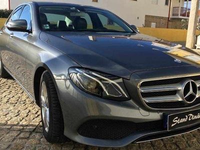 Cinzento Usado 2016 Mercedes E220 Sedan | € 34.900 (Caro)