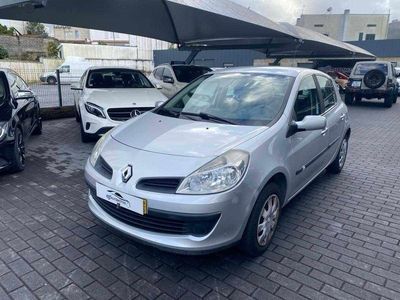 Usado Renault Clio II Dynamique 85 HP (62 kW) 2008 Cinzento Citadino