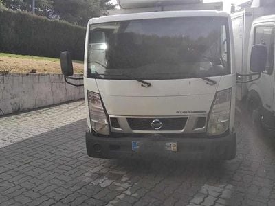 Usado Nissan Cabstar 136 HP (100 kW) 2015 Branco Pickup