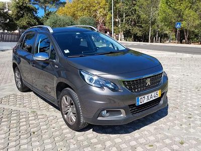 Cinzento Usado 2019 Peugeot 2008 Style SUV | € 12.800 (Preço justo)