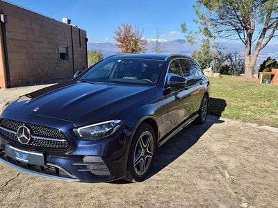 Usado Mercedes E300 AMG line 320 HP (235 kW) 2022 Azul escuro Carrinha