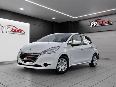 Branco Usado 2015 Peugeot 208 Citadino | € 7.450 (Bom preço)