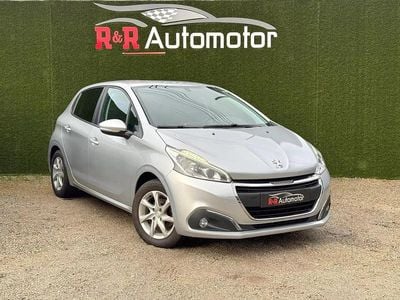 Cinza prata Usado 2016 Peugeot 208 Active Citadino | € 8.900 (Preço justo)