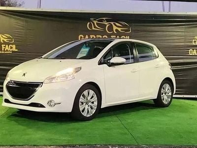 Branco Usado 2014 Peugeot 208 Allure Citadino | € 7.990 (Bom preço)