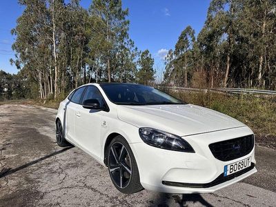 Usado 2014 Volvo V40 Sedan | € 13.450 (Preço elevado)