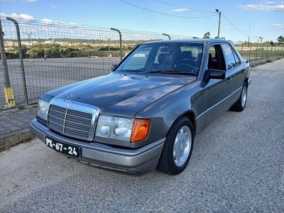 Usado 1991 Mercedes E260 Sedan | € 5.500