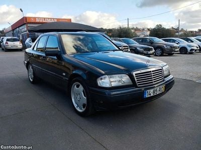 Azul Usado 1995 Mercedes C250 Sedan | € 4.500