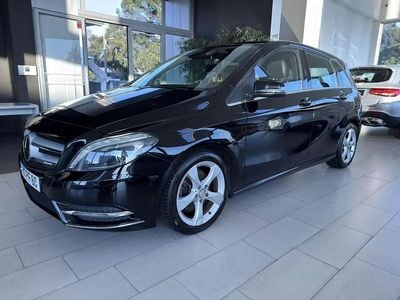 Preto Usado 2014 Mercedes B180 Style Monovolume | € 11.750 (Preço justo)