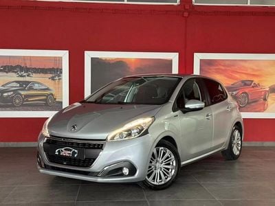 Usado Peugeot 208 Signature Sky 102 HP (75 kW) 2018 Cinza Citadino