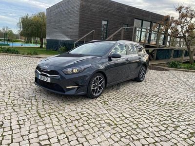 Cinza Usado 2025 Kia Ceed Citadino | € 22.990 (Preço elevado)