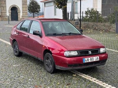 Vermelho Usado 1997 Seat Cordoba Sedan | € 1.200