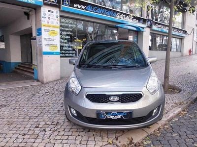 Usado Kia Venga DREAM-TEAM Edition 128 HP (94 kW) 2012 Bege (metalizado) Citadino