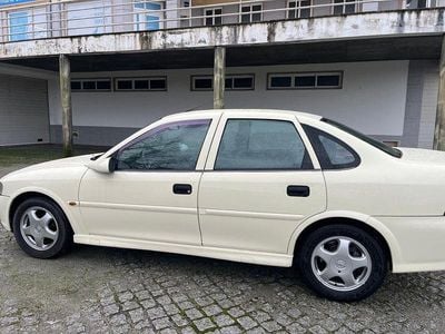 Usado 1999 Opel Vectra Sedan | € 2.300