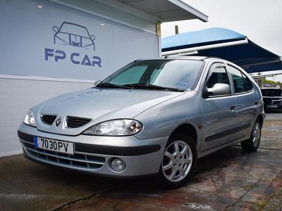 Cinzento Usado 2000 Renault Mégane | € 1.950 (Preço justo)
