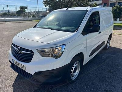 Usado Opel Combo 102 HP (75 kW) 2022 Branco Sedan