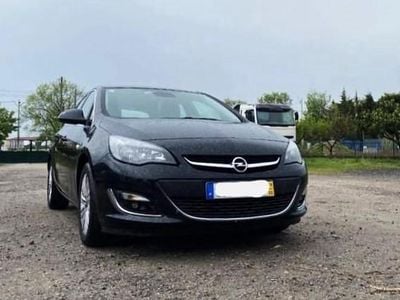 Usado Opel Astra Cosmo 110 HP (80 kW) 2015 Preto Citadino