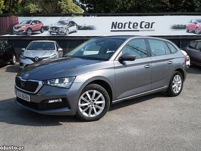Branco Usado 2023 Skoda Scala Ambition Citadino | € 14.650 (Preço justo)