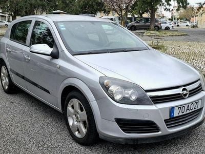 Usado Opel Astra 90 HP (66 kW) 2005 Sedan