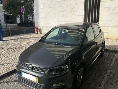 Usado VW Polo 75 HP (55 kW) 2014 Cinzento Sedan