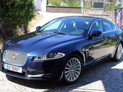 Azul Usado 2015 Jaguar XF Luxury Sedan | € 16.495
