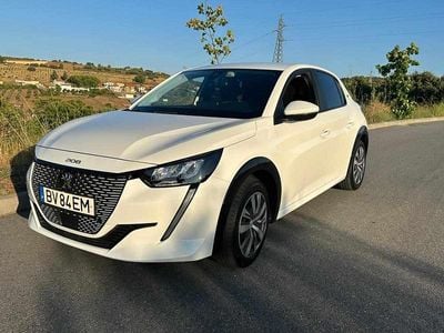 Peugeot e-208