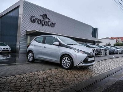 Cinza Usado 2014 Toyota Aygo X-play Citadino | € 10.900 (Preço justo)