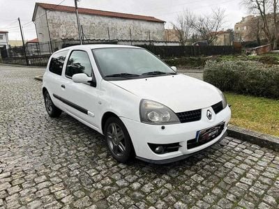 Usado Renault Clio II 68 HP (50 kW) 2008 Branco
