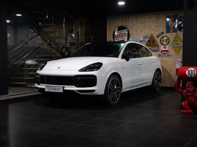 Usado Porsche Cayenne Turbo S 680 HP (500 kW) 2022 Branco SUV