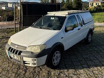 Usado Fiat Strada 85 HP (62 kW) 2010 Branco Pickup