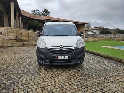 Usado Opel Combo 105 HP (77 kW) 2017 Branco Carrinha